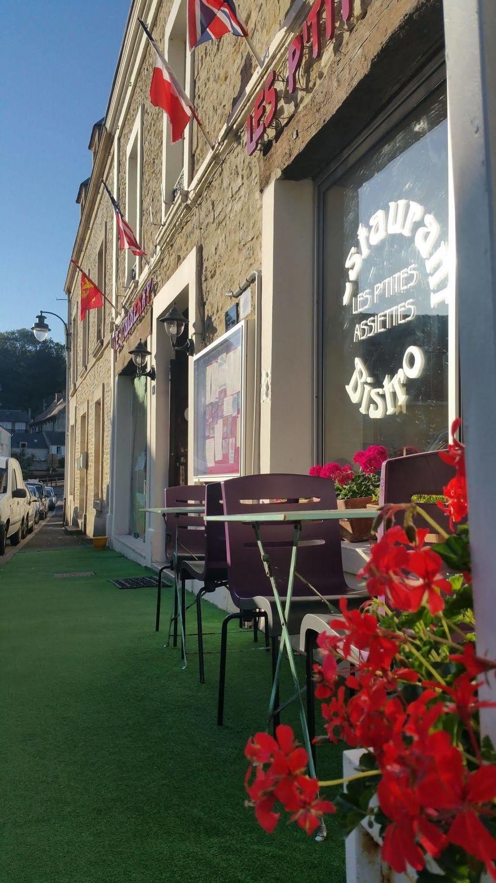 Hotel Restaurant Le Mulberry Arromanches Exterior photo